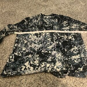 Cute blouse with tie neck details